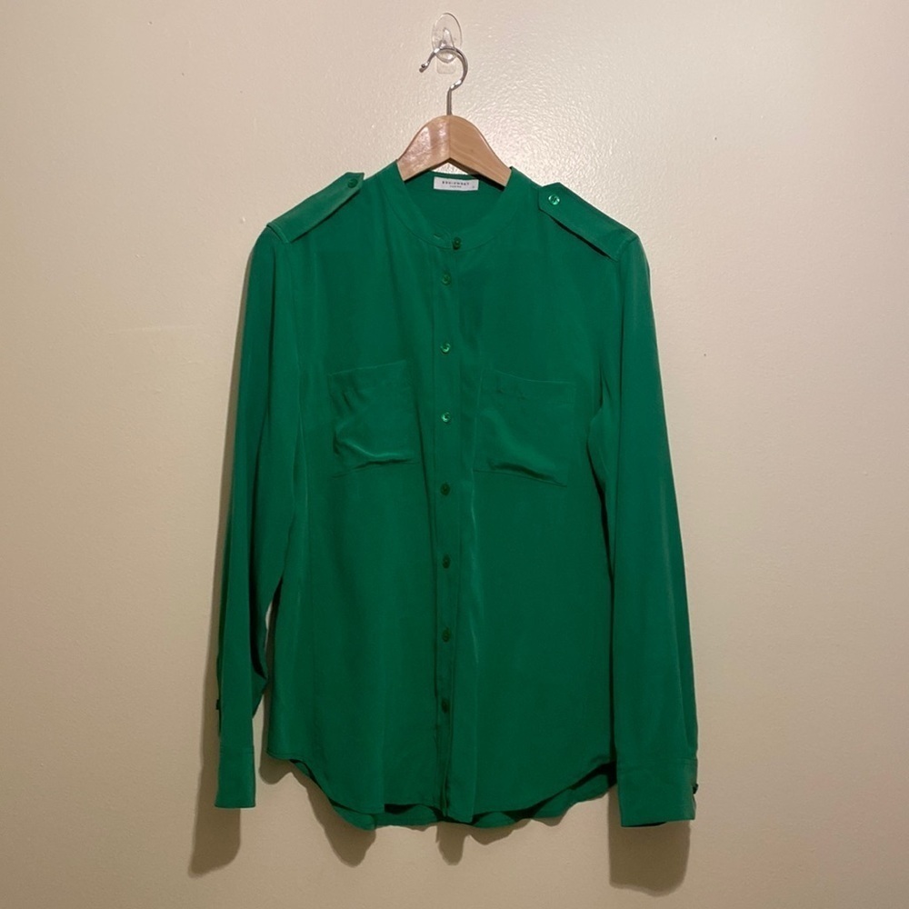 EQUIPMENT GREEN SILK BUTTON FOEN BLOUSE. Size S . Very good condition